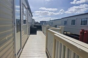 3 Bed Caravan - Sleeps 8 - Pets Allowed - Pool