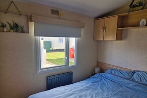 3 Bed Caravan - Sleeps 8 - Pets Allowed - Pool