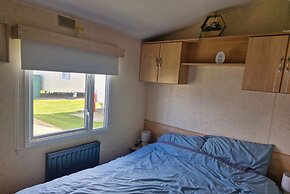 3 Bed Caravan - Sleeps 8 - Pets Allowed - Pool