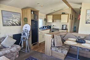 3 Bed Caravan - Sleeps 8 - Pets Allowed - Pool