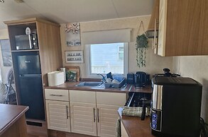 3 Bed Caravan - Sleeps 8 - Pets Allowed - Pool