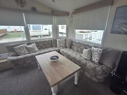 3-bed Caravan, Sleeps 8, Pool & Beach