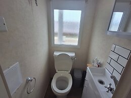 3-bed Caravan, Sleeps 8, Pool & Beach