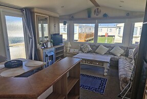 3 Bed Caravan - Sleeps 8 - Pets Allowed - Pool