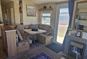 3 Bed Caravan - Sleeps 8 - Pets Allowed - Pool
