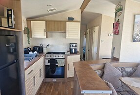 3 Bed Caravan - Sleeps 8 - Pets Allowed - Pool