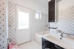 Hometown Apartment in Gjirokaster