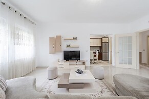 Hometown Apartment in Gjirokaster