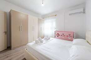 Hometown Apartment in Gjirokaster