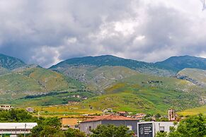 Hometown Apartment in Gjirokaster