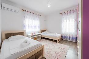 Hometown Apartment in Gjirokaster