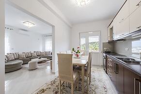 Hometown Apartment in Gjirokaster