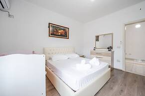 Hometown Apartment in Gjirokaster