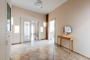 The Old-clock Apartment