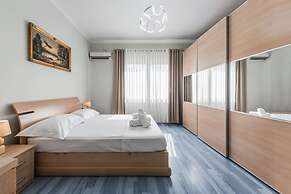 The Old-clock Apartment