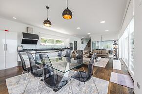 Exclusive Lake Villa