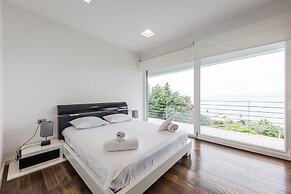 Exclusive Lake Villa