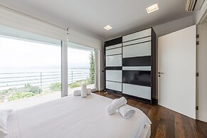 Exclusive Lake Villa