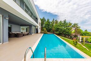 Exclusive Lake Villa