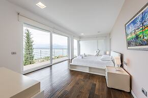 Exclusive Lake Villa