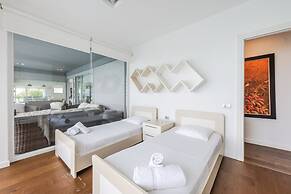 Exclusive Lake Villa