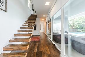 Exclusive Lake Villa