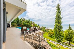 Exclusive Lake Villa