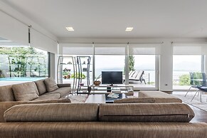 Exclusive Lake Villa