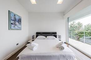 Exclusive Lake Villa