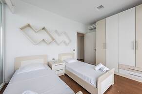 Exclusive Lake Villa