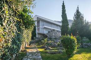 Exclusive Lake Villa