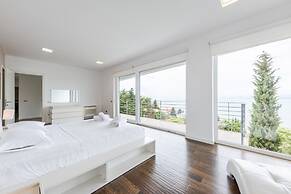 Exclusive Lake Villa