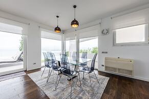 Exclusive Lake Villa