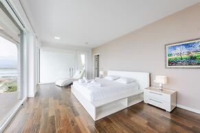 Exclusive Lake Villa