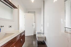 Exclusive Lake Villa