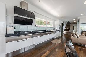 Exclusive Lake Villa