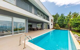 Exclusive Lake Villa