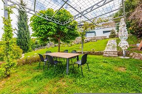 Exclusive Lake Villa