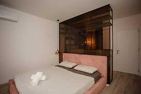 The Luxury Garden Apartment