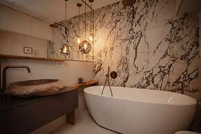 The Luxury Garden Apartment