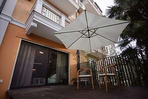 The Luxury Garden Apartment