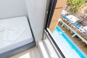 The Coastal Apartment