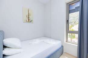 The Coastal Apartment