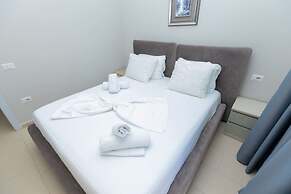 The Coastal Apartment