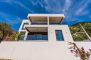 Exclusive Seafront Apartments Apartment 2