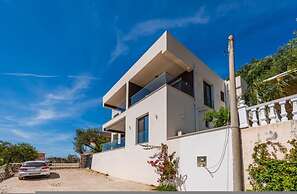 Exclusive Seafront Apartments Apartment 2
