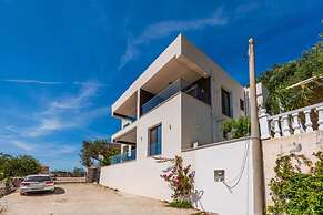 Exclusive Seafront Apartments Apartment 3