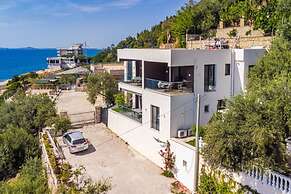 Exclusive Seafront Apartments Apartment 3