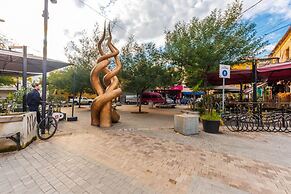 The Funky Apartment Free Parking