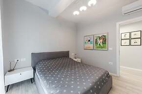 The Funky Apartment Free Parking